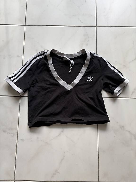 Top: Adidas Oberteil  – Usato da Fahrwangen venduto da ste_v7sm