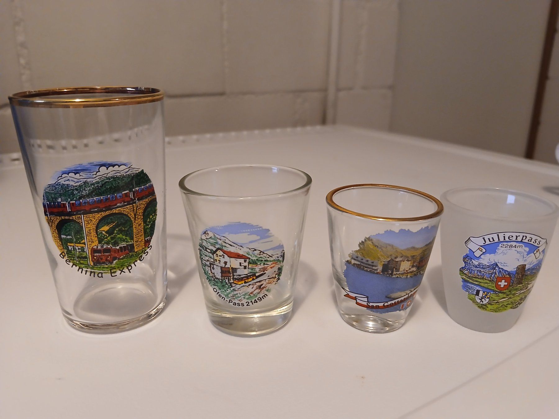 Verres: Gläser Souvenir Set 4-teilig Schweizer Alpenpässe – Neuf (Voir description) à Scherz par dref