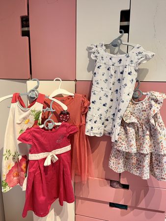 Süsse Mädchen Kleider 98/104