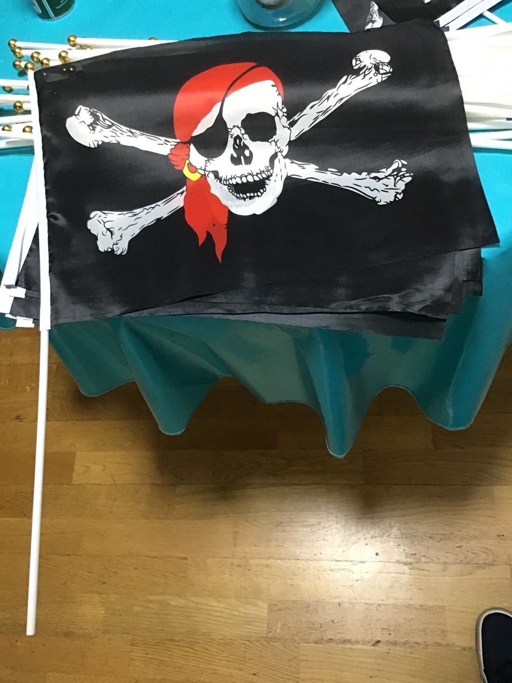 Drapeaux: 47 mini drapeaux tête de mort avec bâtons – Neuf avec emballage d'origine à Lausanne par topthai 1