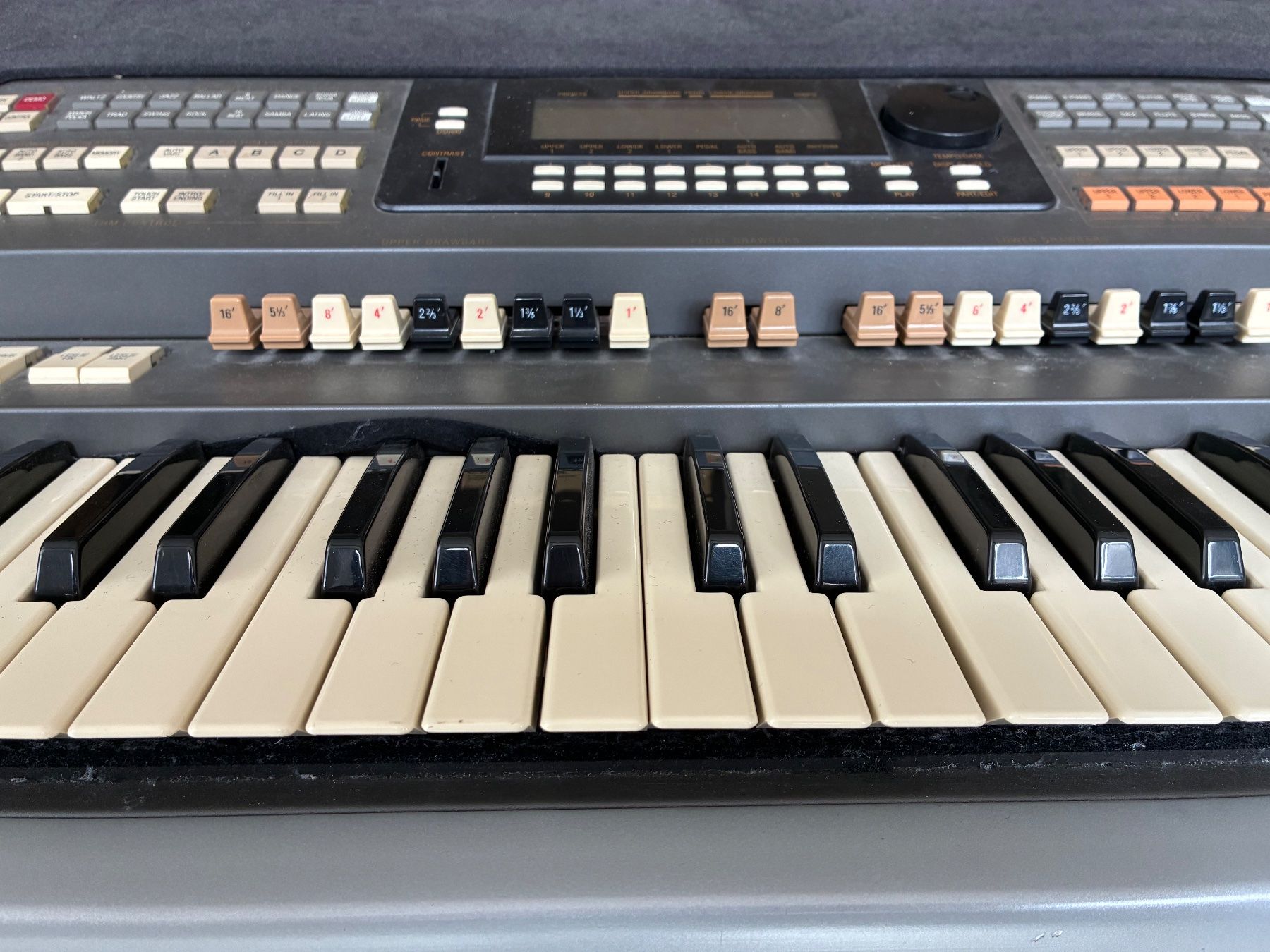 Hammond Musikinstrumente: HAMMOND XE 1, defekt, Mainboard-Fehler – Gebraucht aus Thun von bierigut 4
