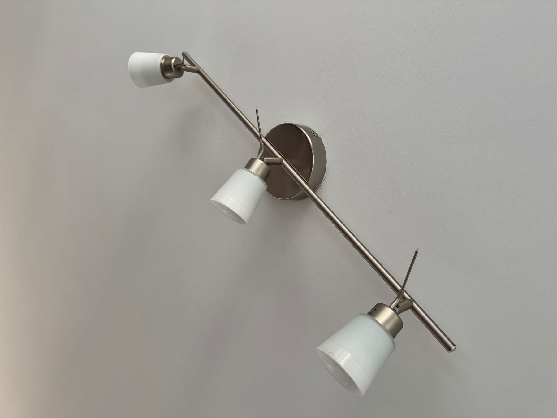 Ikea Lustres & lampes de plafonds: Deckenschiene mit 3 Spots, IKEA – D'occasion à Zürich par Saskia125 5