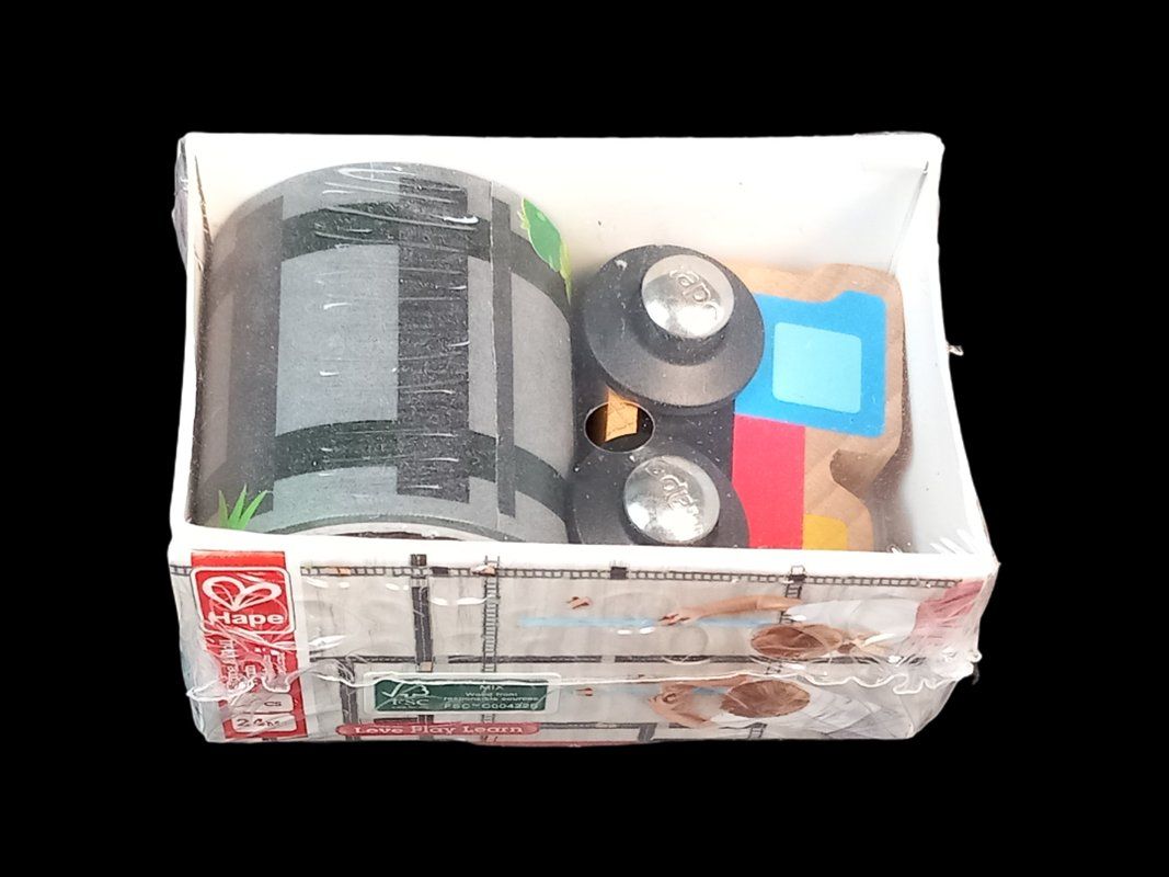 Hape Spielzeuge: HAPE Tape & Roll Train Eisenbahn-Klebeband – Neu und originalverpackt aus Hünenberg von Restwert_Zug 1