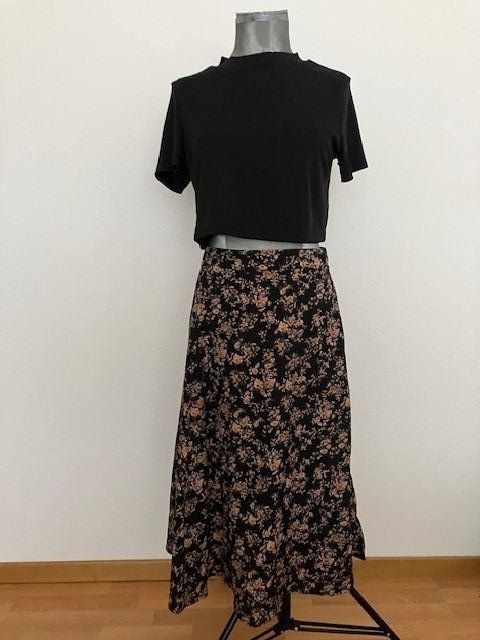 Röcke: ensemble  imprimée florale noir T M. – Gebraucht aus Marin-Epagnier von rchouchouu
