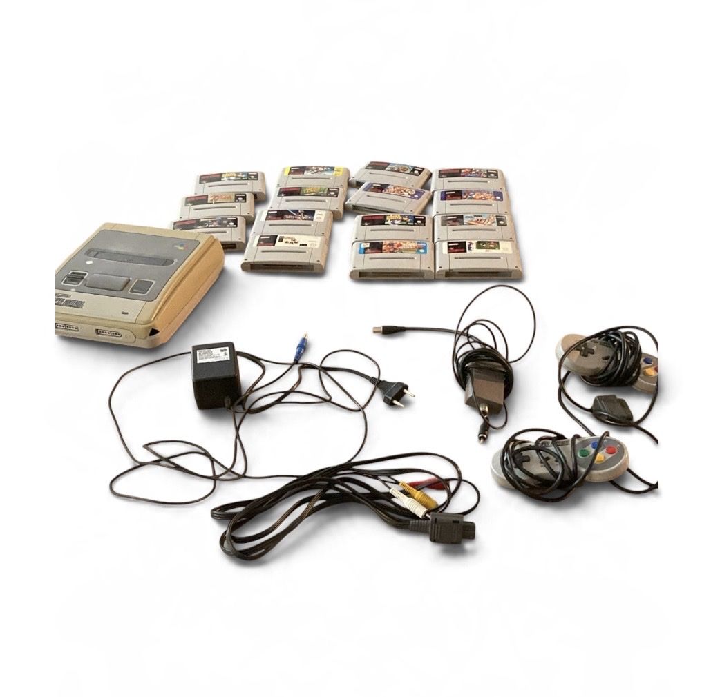 Nintendo Console: Super Nintendo SNES PAL,15 Spiele, 2 Controller – Usato da Weinfelden venduto da suzanaa.9
