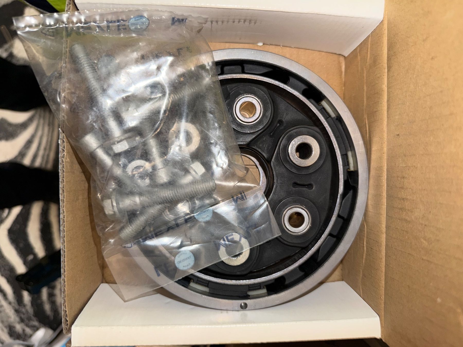 Volkswagen Tutti pezzi di ricambio auto: Hardyscheibe Golf 6r NEU – Usato da Wildegg venduto da Markoe63