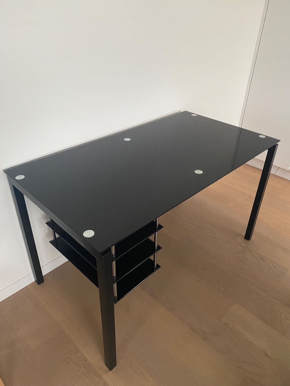 Scrivanie: Schreibtisch mit Glasplatte – Usato da Schlieren venduto da vivid_wrld