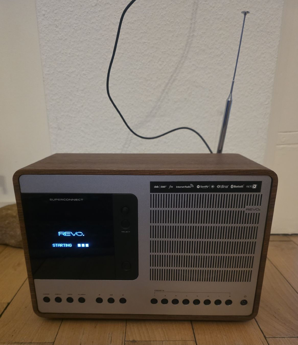 Revo Radio: Revo SuperConnect Radio, comme neuf. – Nuovo (secondo la descrizione) da Tecknau venduto da Anadias