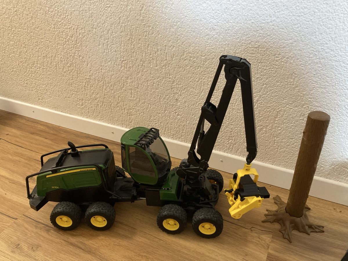 Bruder Spielzeuge: John Deere Forstmaschine   – Gebraucht aus Steckborn von sunny087
