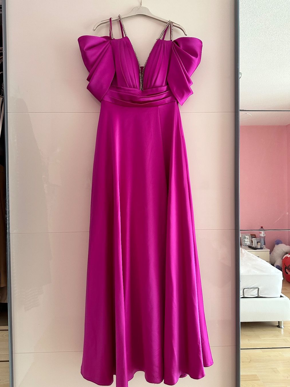 Vestiti: Satin pinkes Abendkleid mit Strassträgern Grösse 40 – Usato da Triengen venduto da nes_l8cj 2