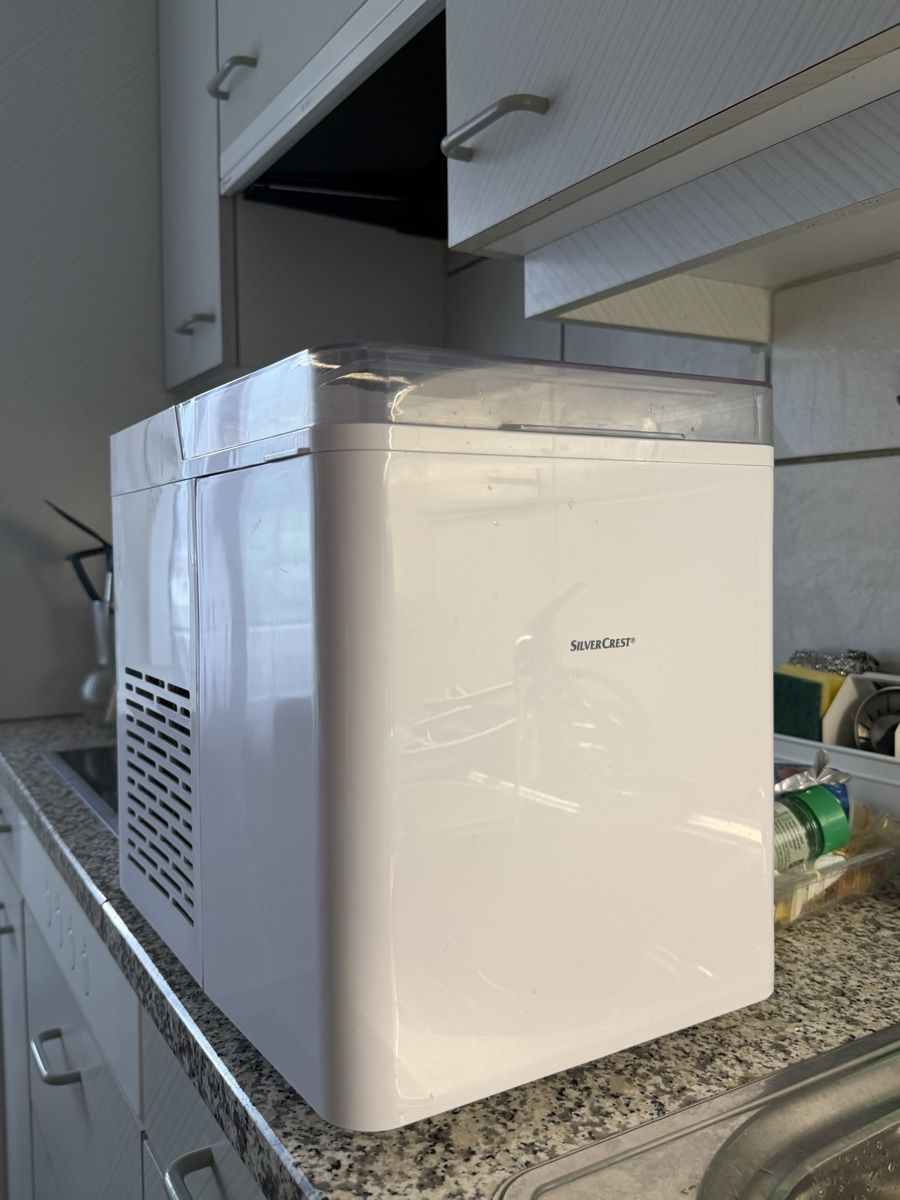 SilverCrest Appareils de cuisine: SilverCrest SEMK 105 B2 Eiswürfelmaschine gebraucht – Défectueux à Schwanden GL par Tonyfee 1