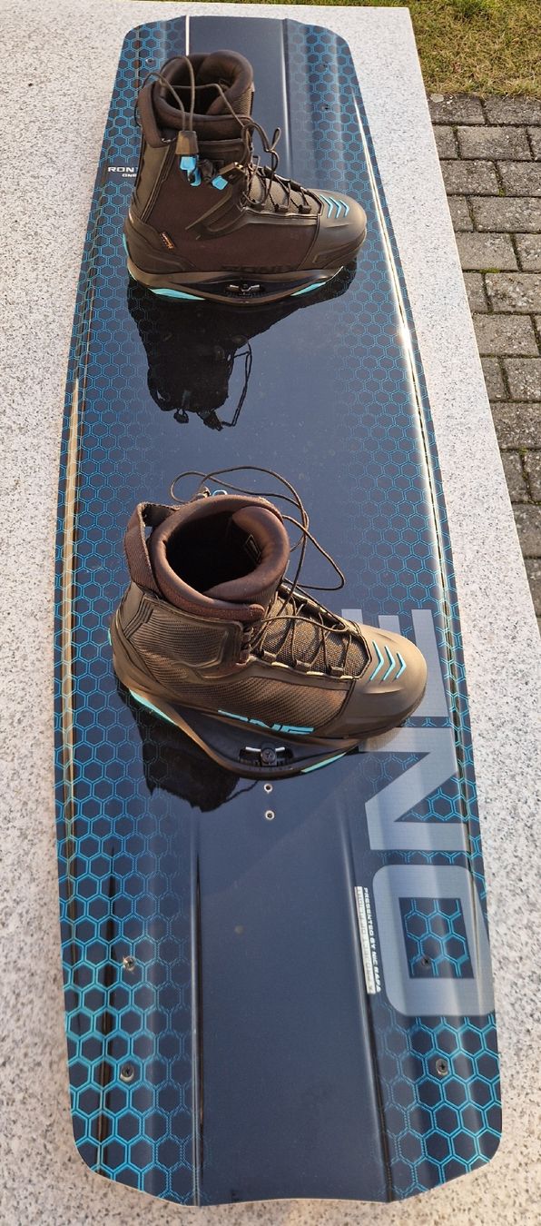 Ronix Tavole da surf e di nuoto: Ronix Wakeboard One 142cm – Nuovo (secondo la descrizione) da Kleinandelfingen venduto da jessi2209 1
