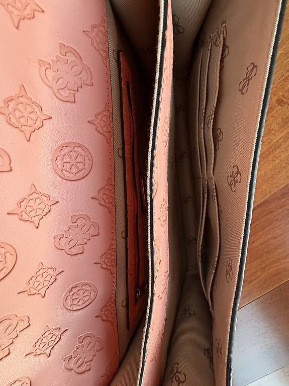 Guess Taschen für Damen: Verkaufe Guess Handtasche – Gebraucht aus Zürich von r_e12 2