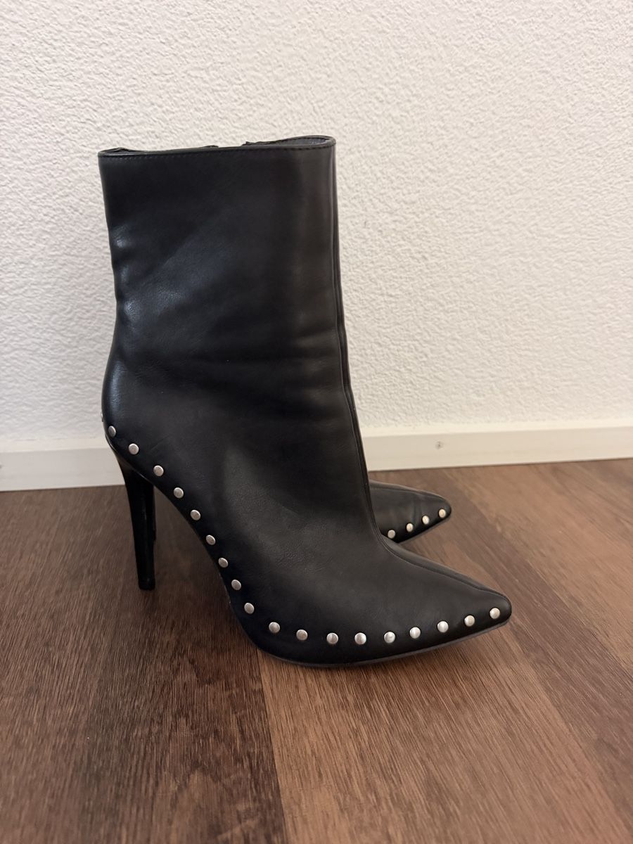 Chaussures femmes: Schwarze Stiefel – Neuf (Voir description) à Frauenfeld par mus_wh2x