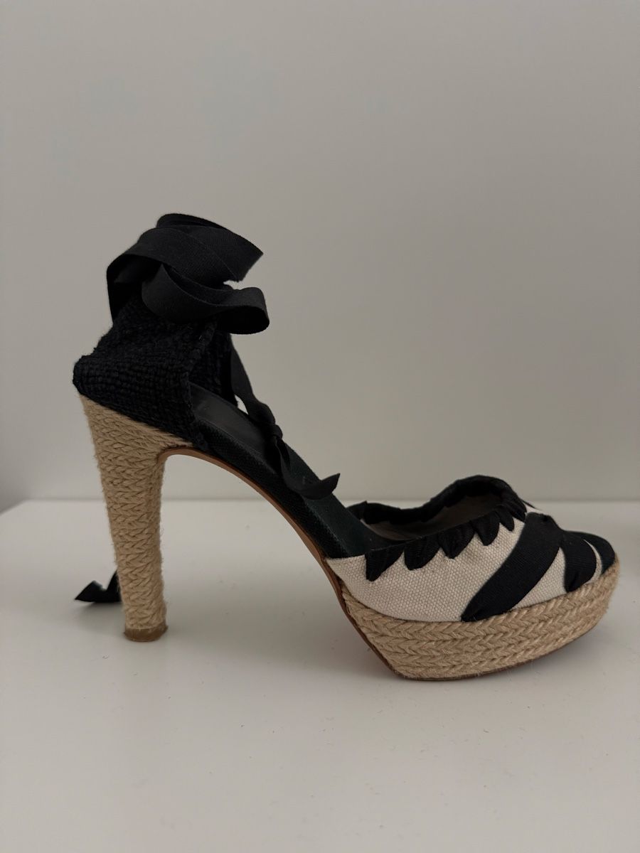 Scarpe da donna: SCHWARZE ESPADRILLE-PUMPS VON CASTAÑER – Usato da Stettlen venduto da Beauty-19 2