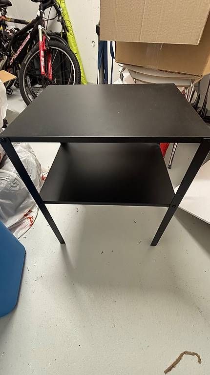 Ikea Tables: Ikea Beistelltisch Knarrevik – D'occasion à Zürich par andybelford