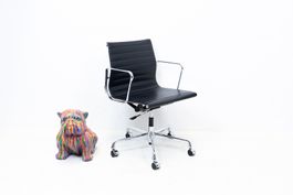 Vitra Eames Aluminium Chair EA 117 Nr. 4 - 6 Stück verfügbar