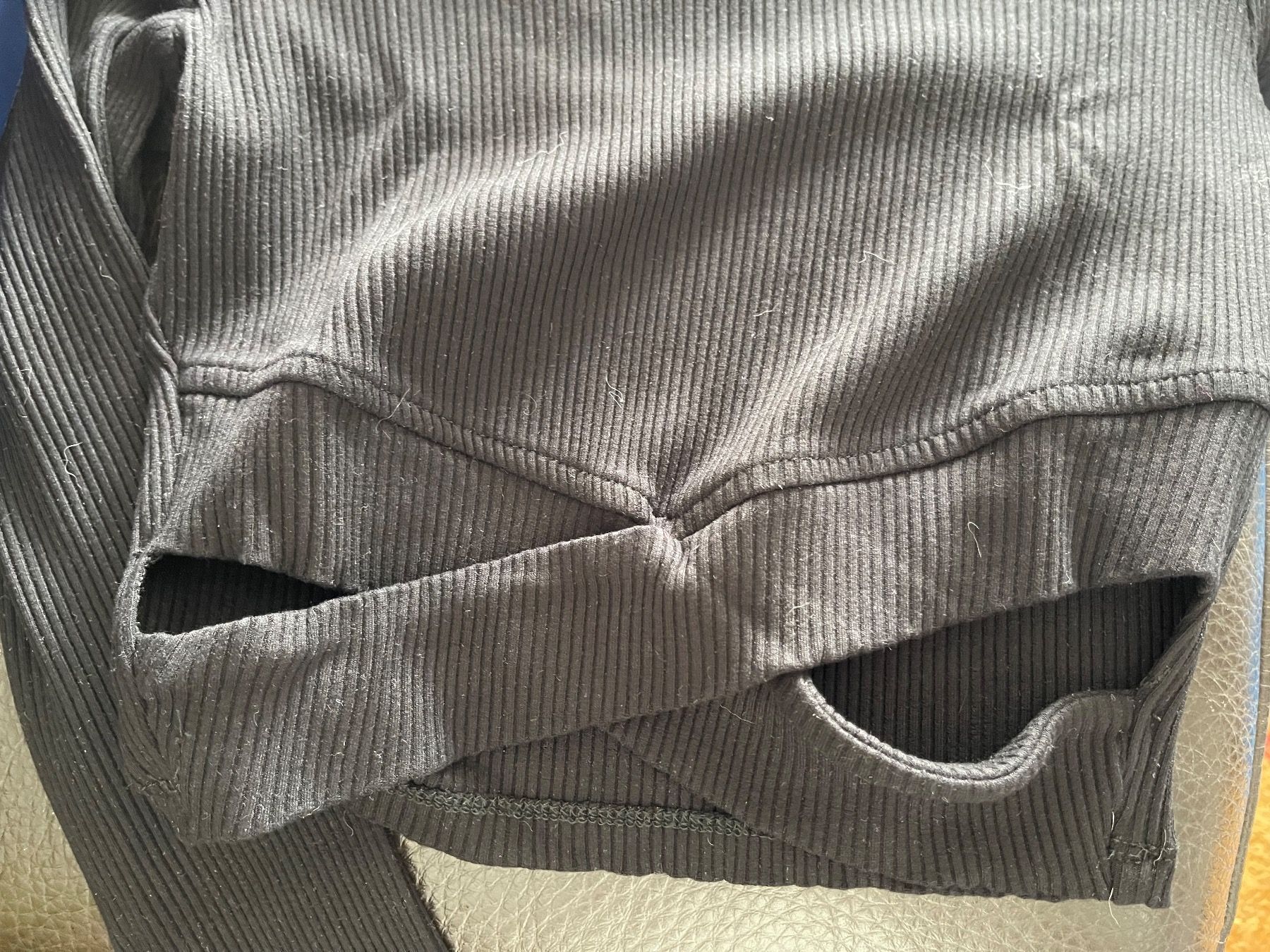 Bershka Tops: Haut noir – D'occasion à Lausanne par ine_6c2m 2