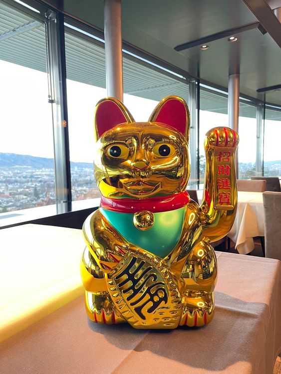 Elektrische Winkekatze 20,3 Cm – Schwarz, Mit Goldbarren, Batteriebetrieb, Für Läden Und Geburtstage
