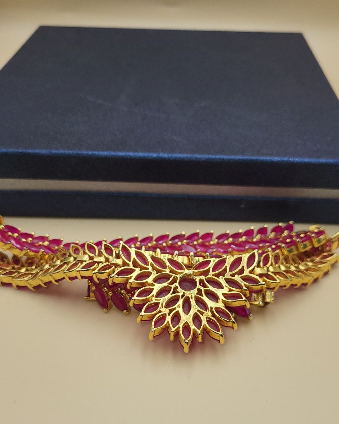 Catenine: Goldige Elegante Rubin Collier – Usato da Wald ZH venduto da SwissPawnshop 9