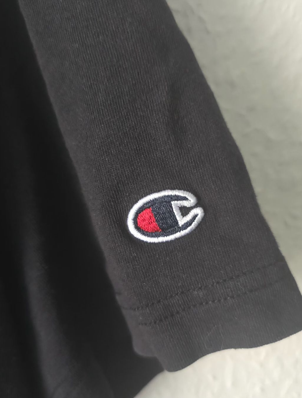 Champion T-shirt: T-shirt Champion noir taille M – Usato da Genève venduto da MariaS2 3