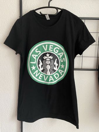 T-shirt noir avec logo personnalisé