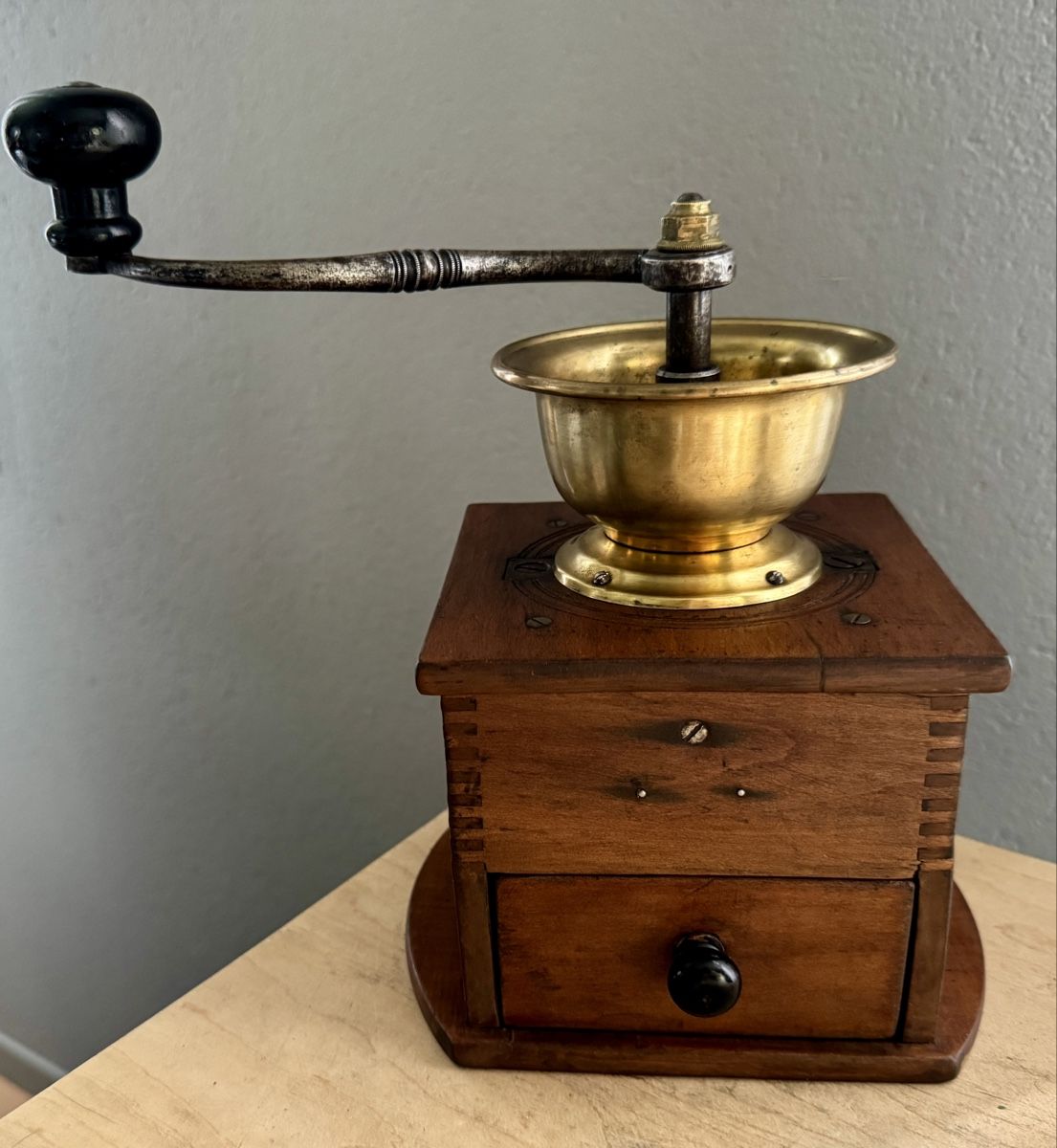 Appareils de cuisine: Schöne antike Kaffeemühle – D'occasion à Rothrist par Luckywinner