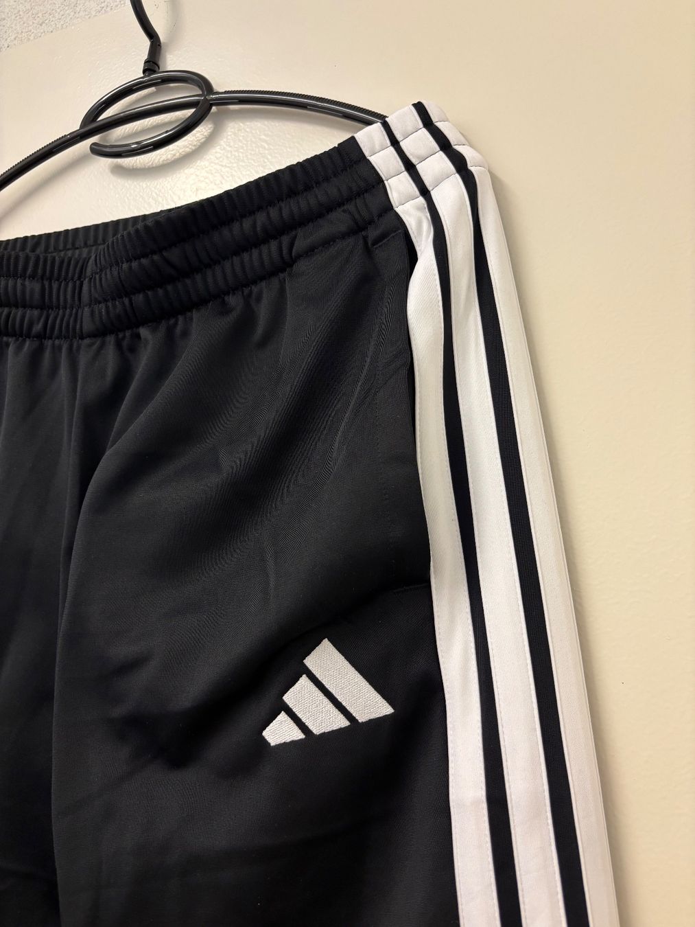 Adidas Pantaloni: Adidas Trainingshose – Nuovo (secondo la descrizione) da Zürich venduto da mc__2kll 1