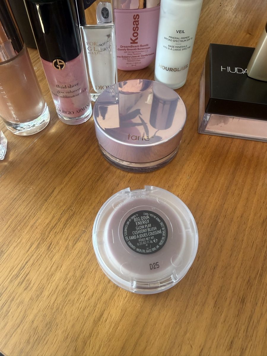 Lettini & sedie per cosmetici: Designer Cosmetics Bundle: Summer Makeup Must-Haves! – Usato da Zürich venduto da pinish 3