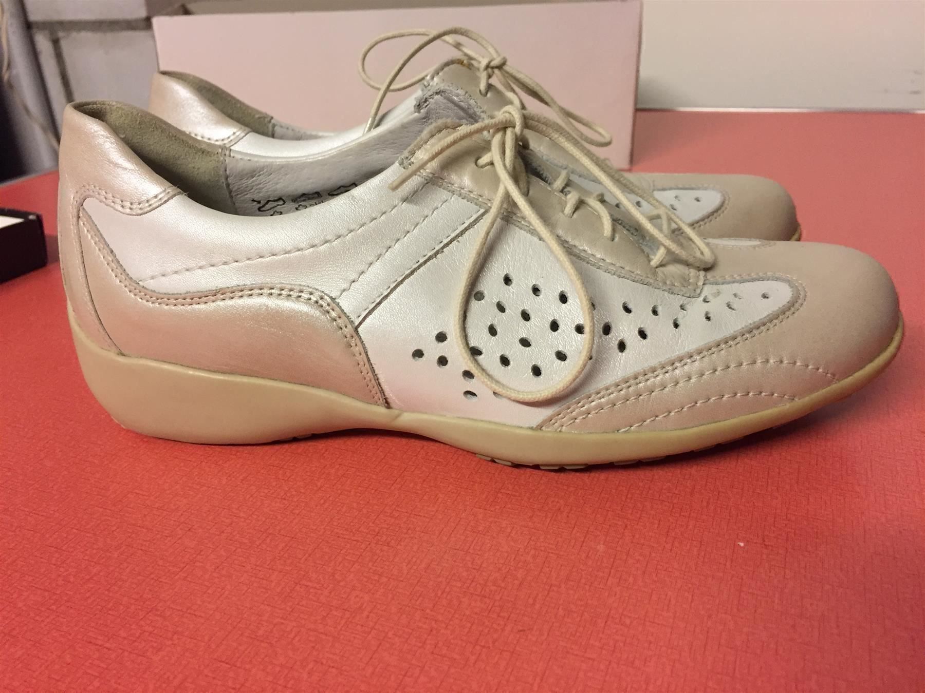 Scarpe da donna: Neuwertige Damenschuhe Waldläufer Gr.36. – Nuovo e nell'imballaggio originale da Lanzenhäusern venduto da vic63 1