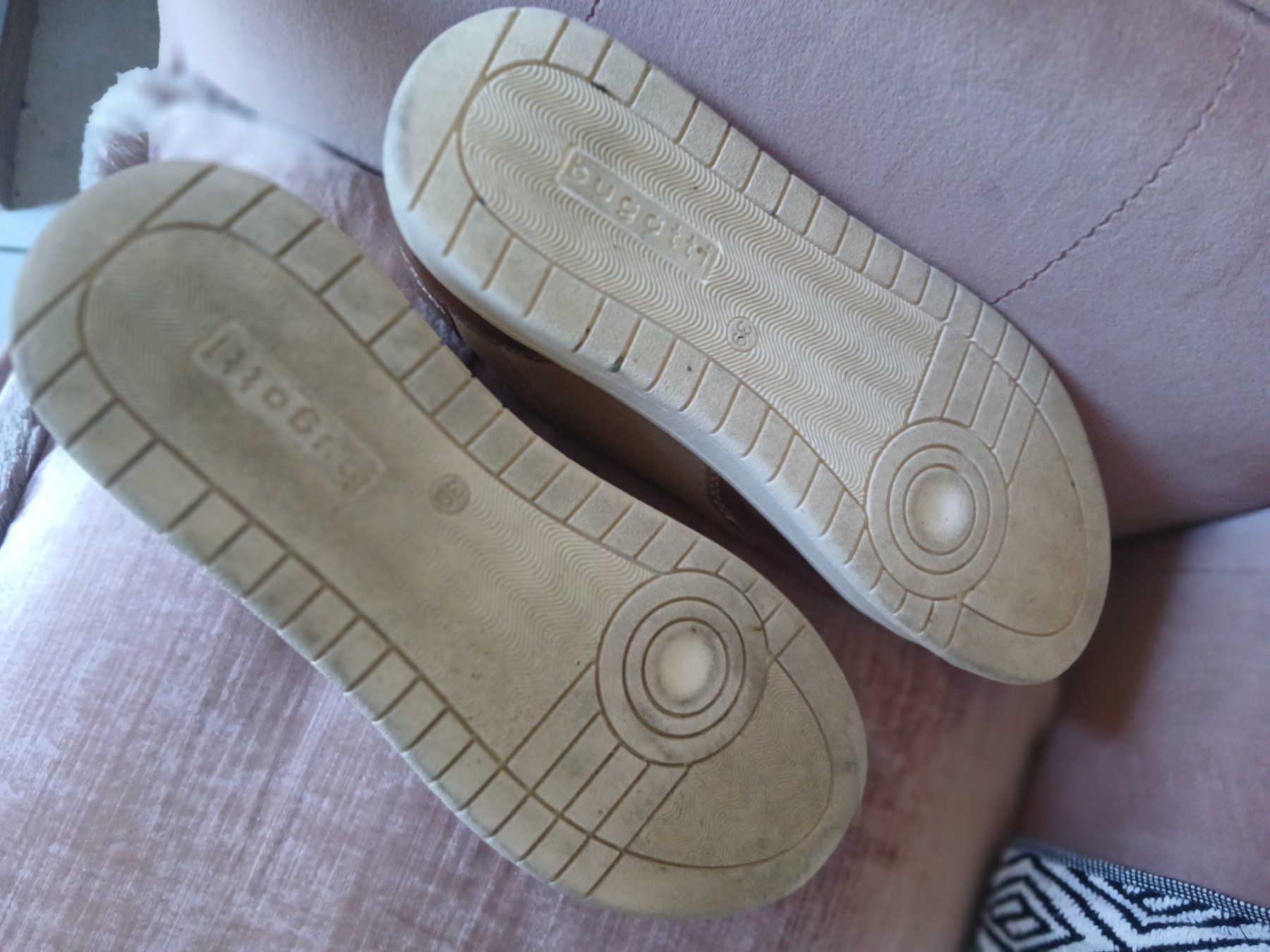 Bugatti Scarpe da donna: Bugatti Sneaker Gr 39 wie neu – Usato da Brütten venduto da ver_jql7 4