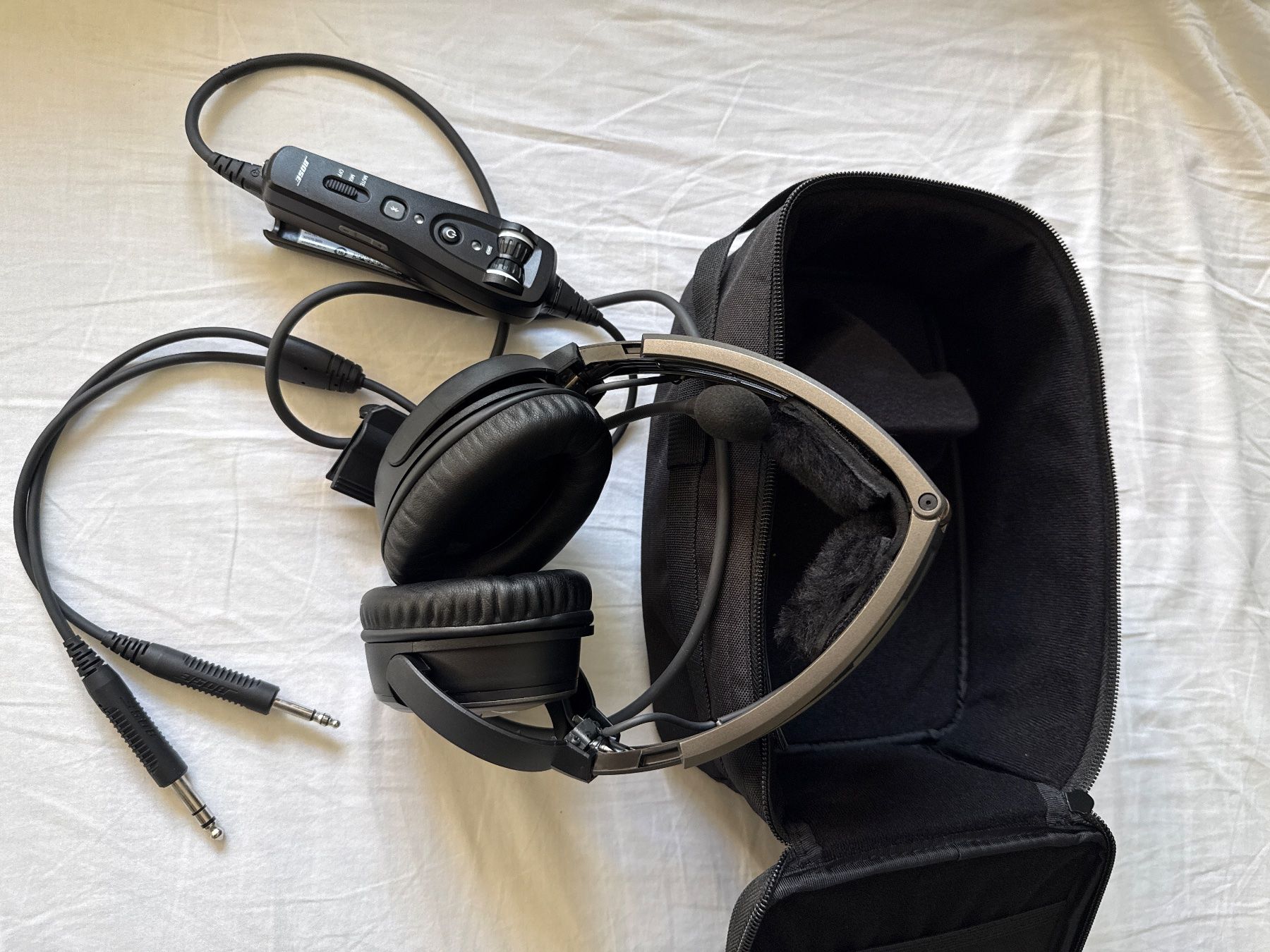 Bose Cuffie: NEU Bose Aviation Headset A20 | inkl. Tasche – Nuovo (secondo la descrizione) da Zürich venduto da rch_769v 1