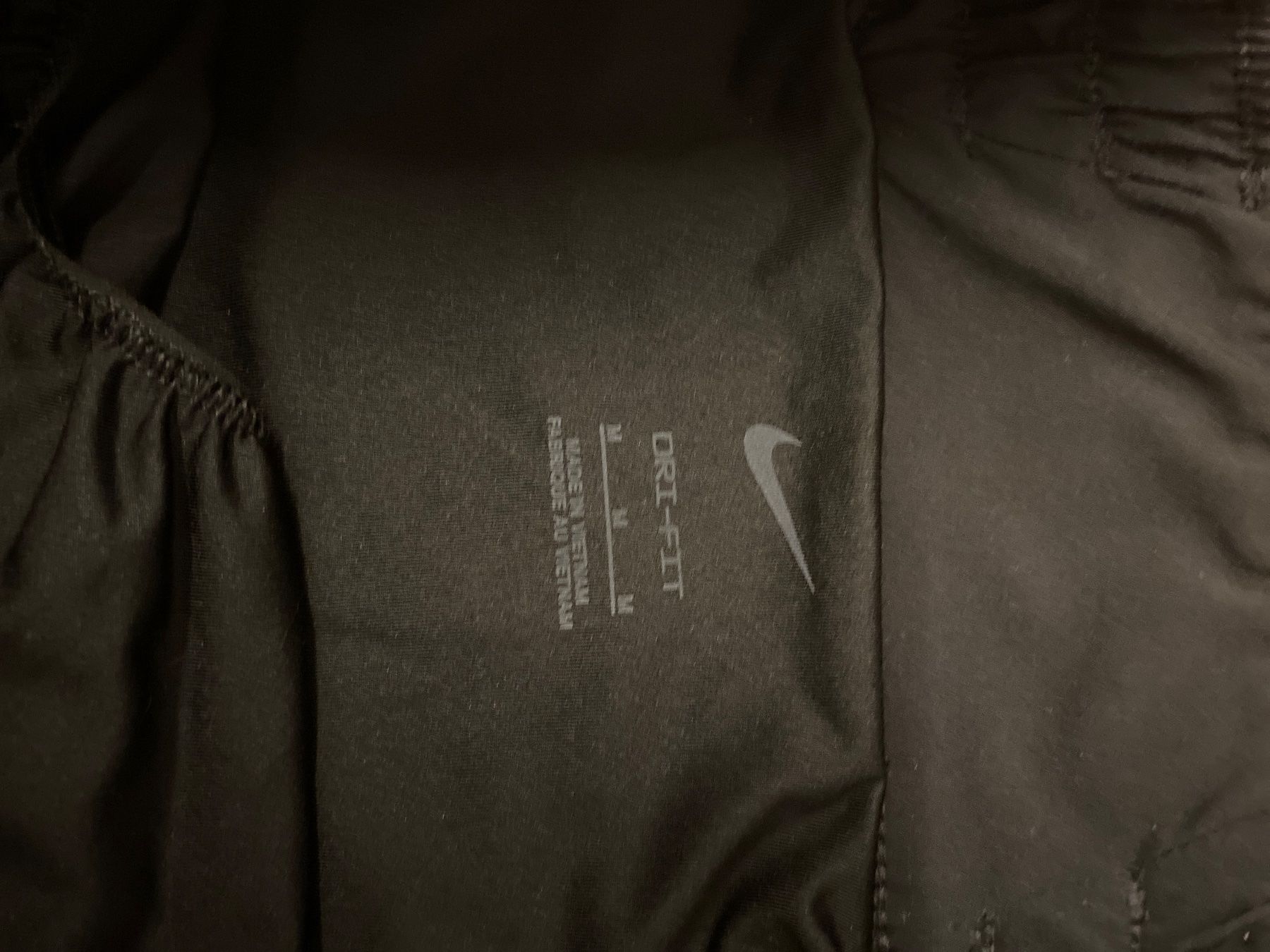 Nike Pantalons: Short Spot Nike – D'occasion à Chamby par luc_m96c 1