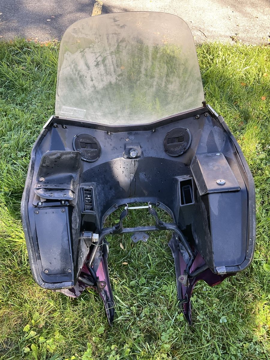 Honda Tutti i ricambio per moto: Verschalung Honda 650GL Silver Wing – Usato da Blausee Mitholz venduto da mic_jhr9 1