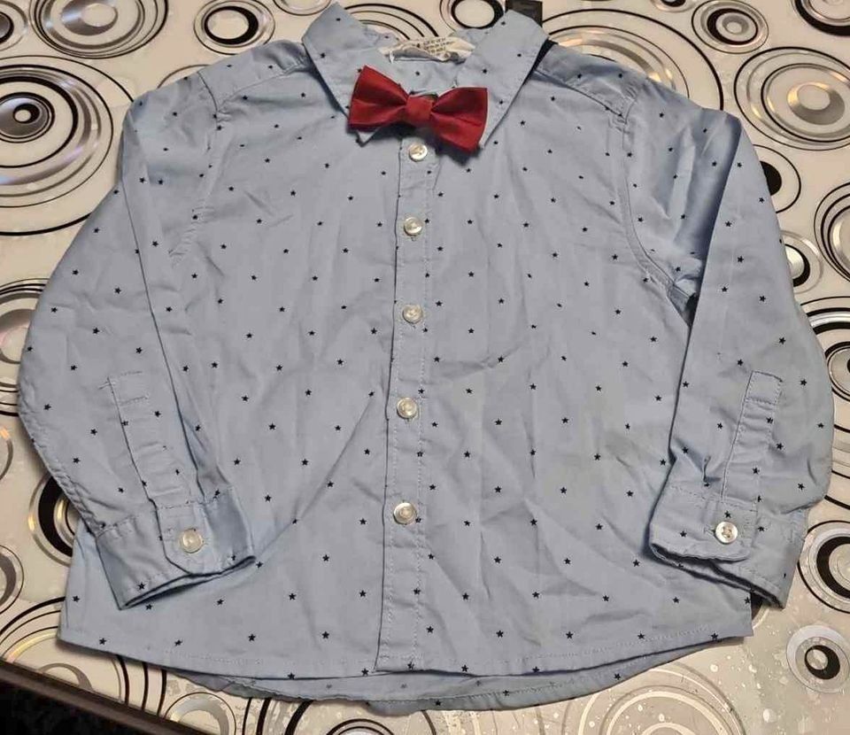 Camicie, T-shirt & Polo: Hemd mit fliege/15chf – Nuovo (secondo la descrizione) da Zürich venduto da rosko91