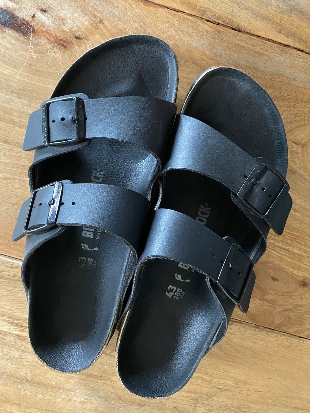 Birkenstock Scarpe da uomo: Birkenstock Sandalen schwarz 43 – Usato da Schlieren venduto da Javisnchz