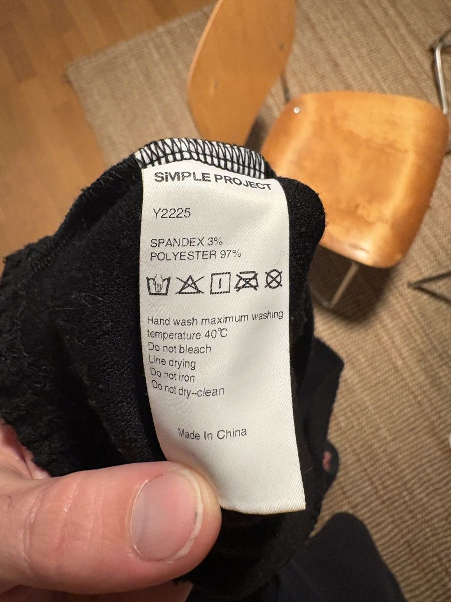 Tops: Men’s black knit singlet Simple Project  – Gebraucht aus Zürich von eda_b878 2