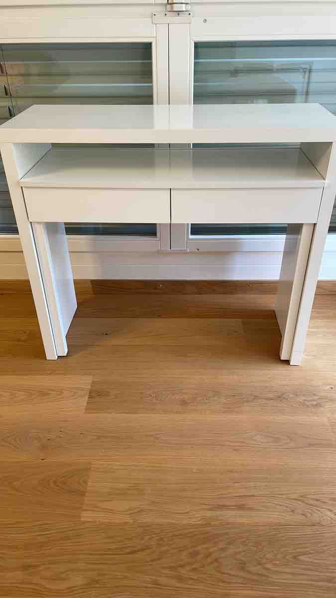 Bureaux: White Console Table with Two Drawers, Like New – D'occasion à Binningen par Viriatus 1