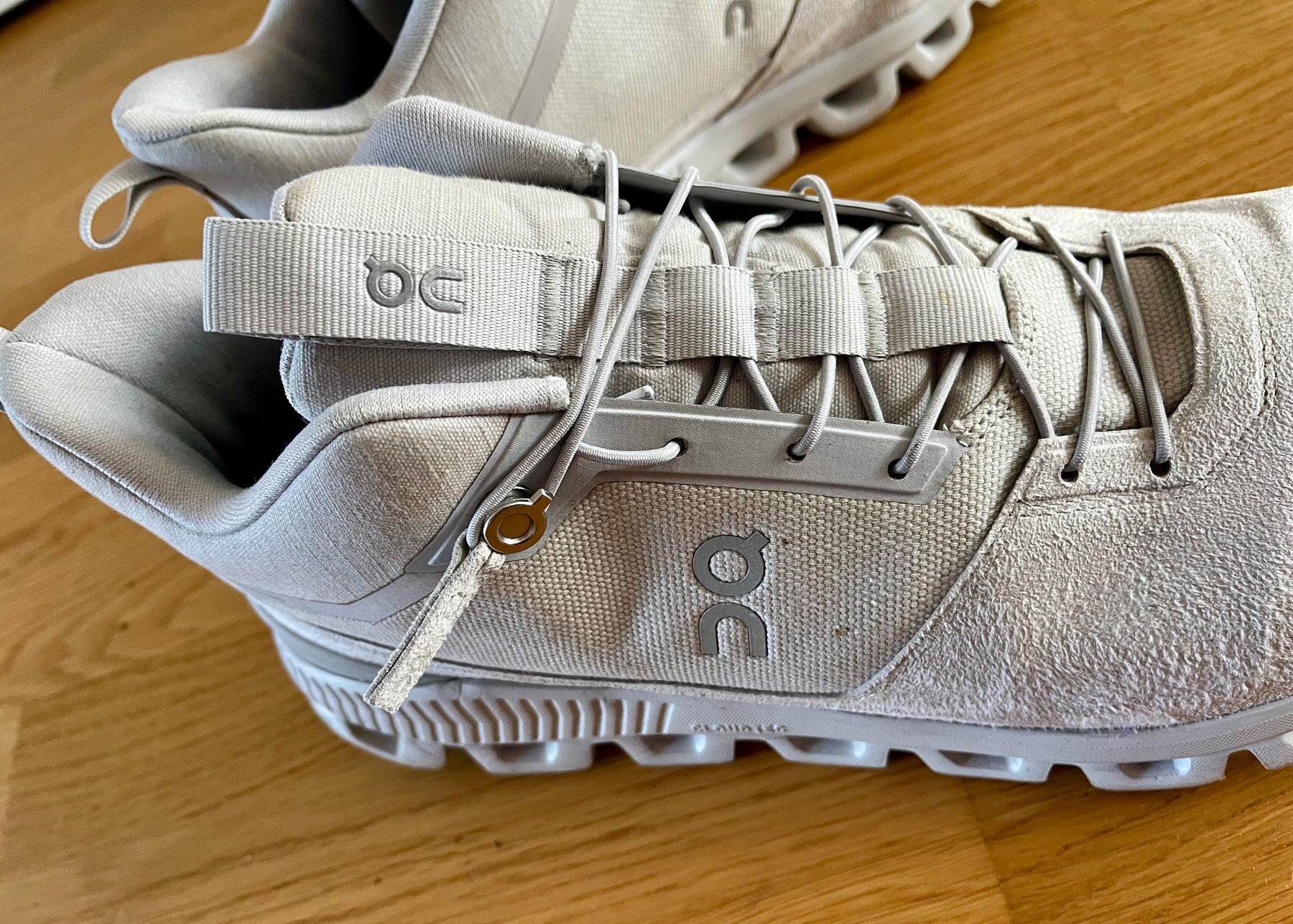 On Chaussures hommes: On Cloud Hi Monochrome Glacier Cloudtec / Hoch-Sneaker Gr.46 – D'occasion à St.Gallen par Marcopolo71 1