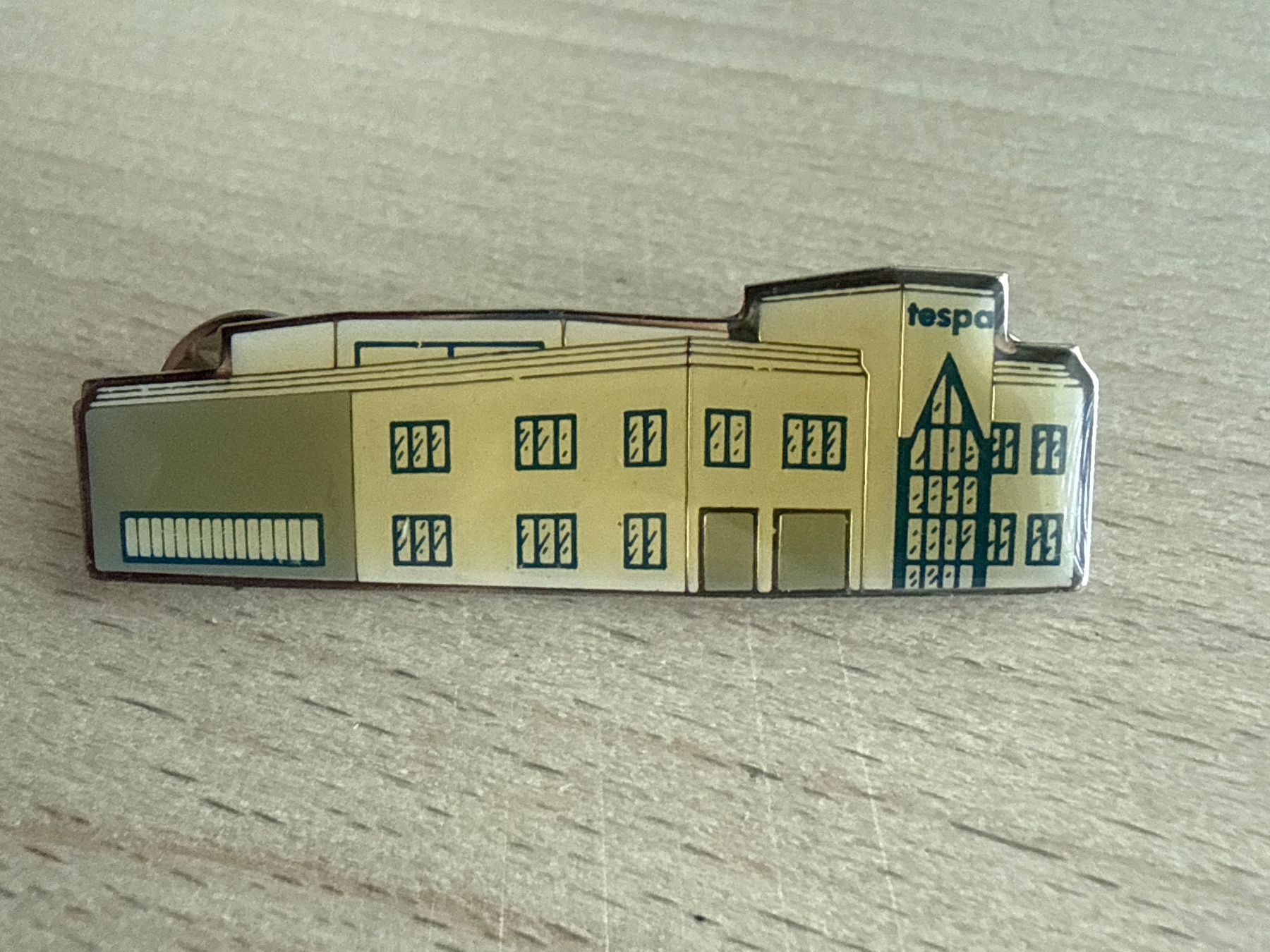 Plaketten & Abzeichen: Pin Tespa Gebäude – Gebraucht aus Glattbrugg von Schweigmatt