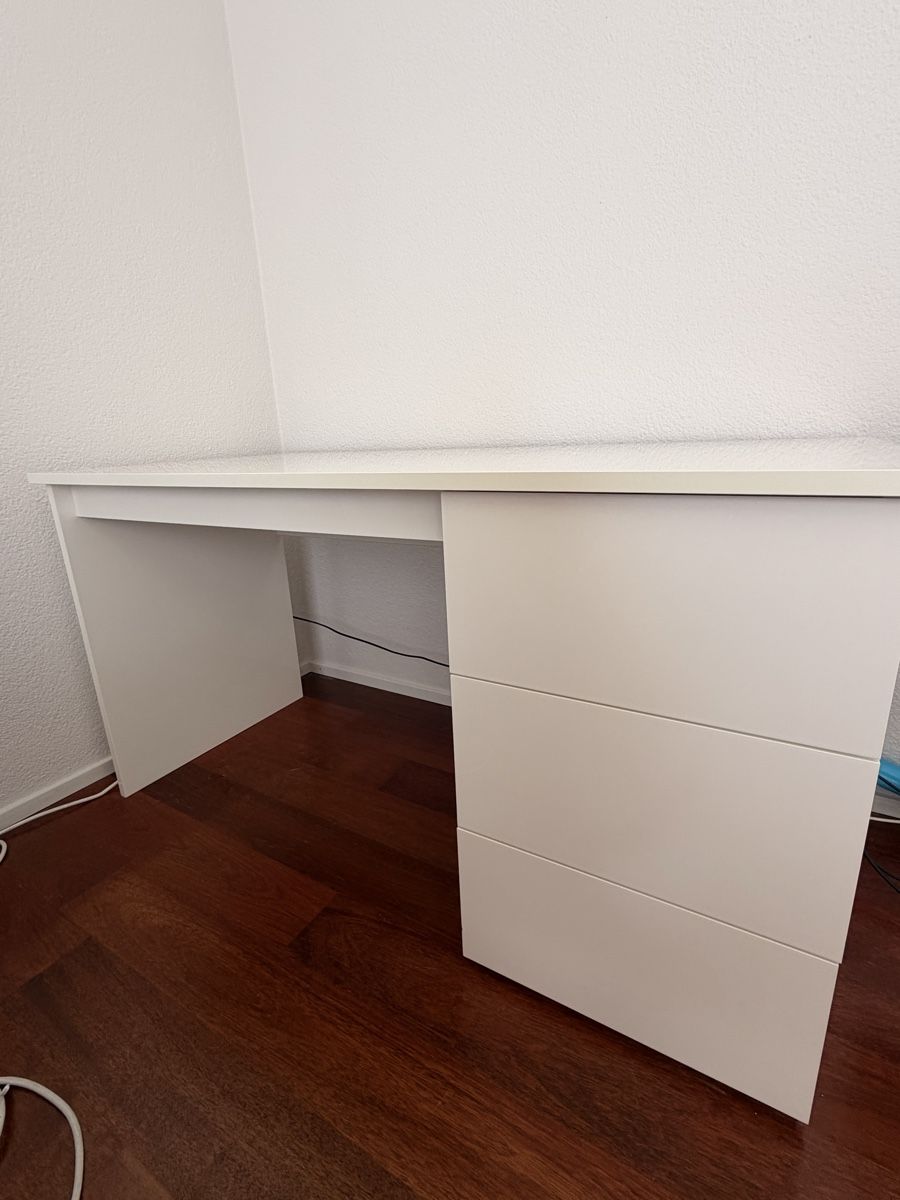 Ikea Scrivanie: Ikea Schreibtisch in weiss  – Usato da Thalwil venduto da j_meyer 3