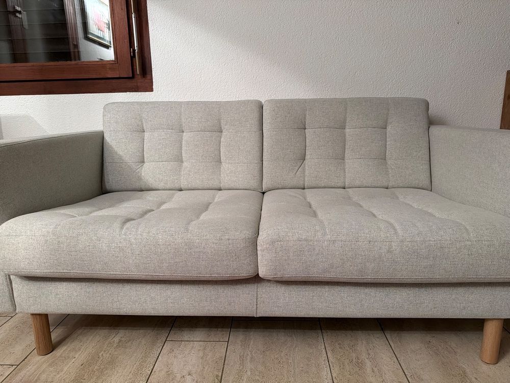 Divani: IKEA Sofa hellgrau mit Holzfüssen in TOP Zustand – Usato da Binningen venduto da ale_t8th