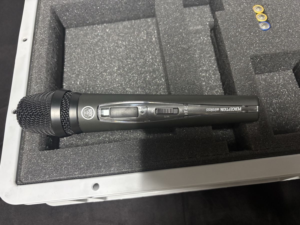 Akg Microfoni: AKG Perception Wireless SR45 HT45 Mikrofonset gebraucht – Usato da Gontenschwil venduto da andih1983 2