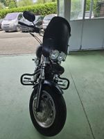 Harley-Davidson Dyna Bobber noire,prete pour la route