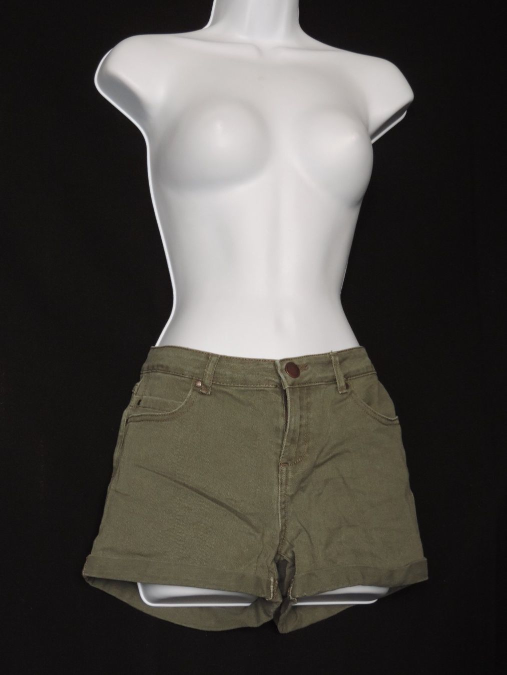Pantalons: short vert kaki – D'occasion à Genève par Axelle333 7