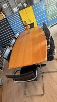 Grande table de conférence