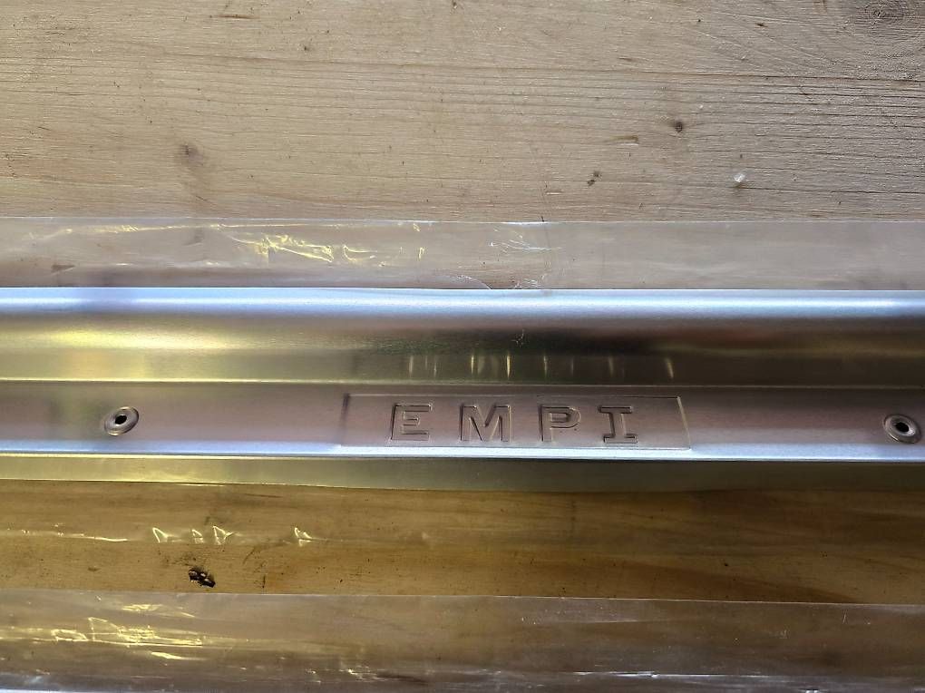Tutti pezzi di ricambio auto: EMPI Türschwellerabdeckungen Aluminium – Usato da Grosswangen venduto da LUNI_Classic_Cars 1