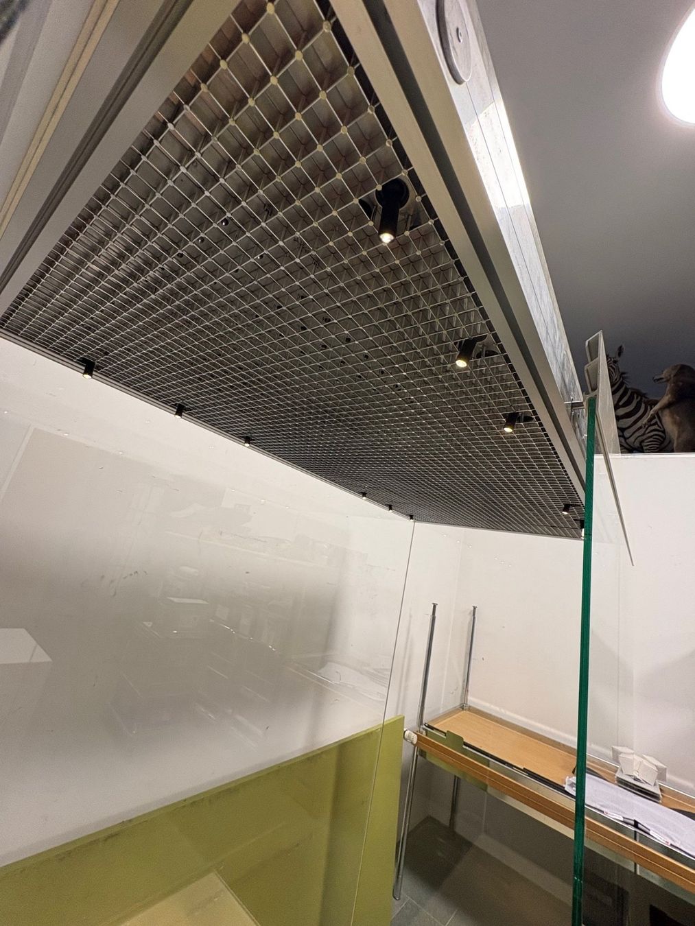 Vetrine: Vitrine mit Glas VSG, abschliessbar – Usato da Aarau venduto da Naturama_Aargau 3