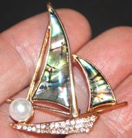 Brosche L-7550 – Segelschiff Strass Kunstperle 3,6x4