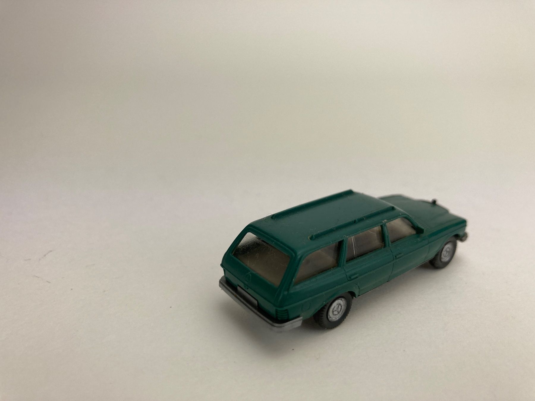 Wiking Modellautos: Mercedes 250 TE patinagrün – Gebraucht aus Elm von Wikmtz 1